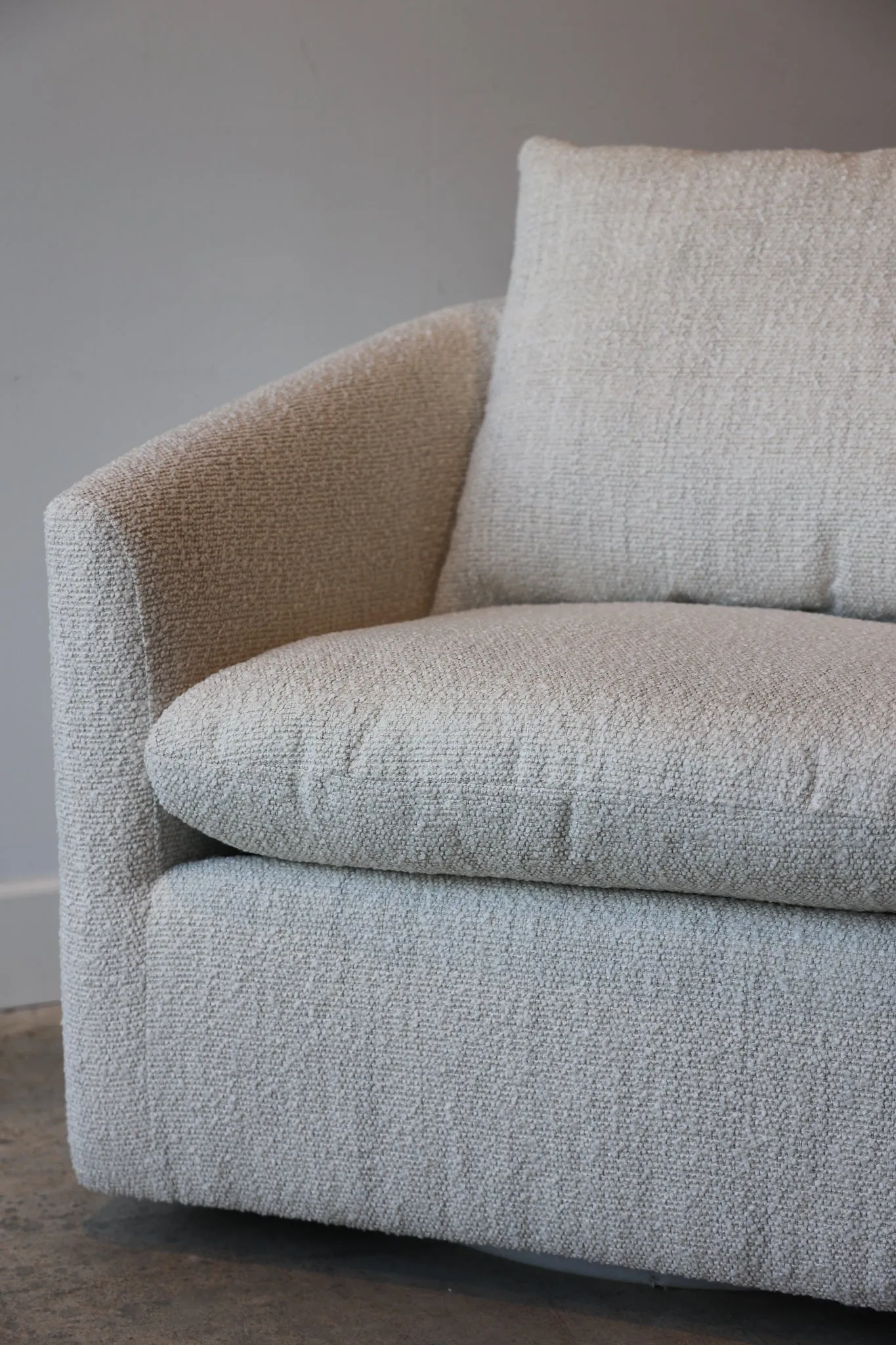 Lola Swivel Chair