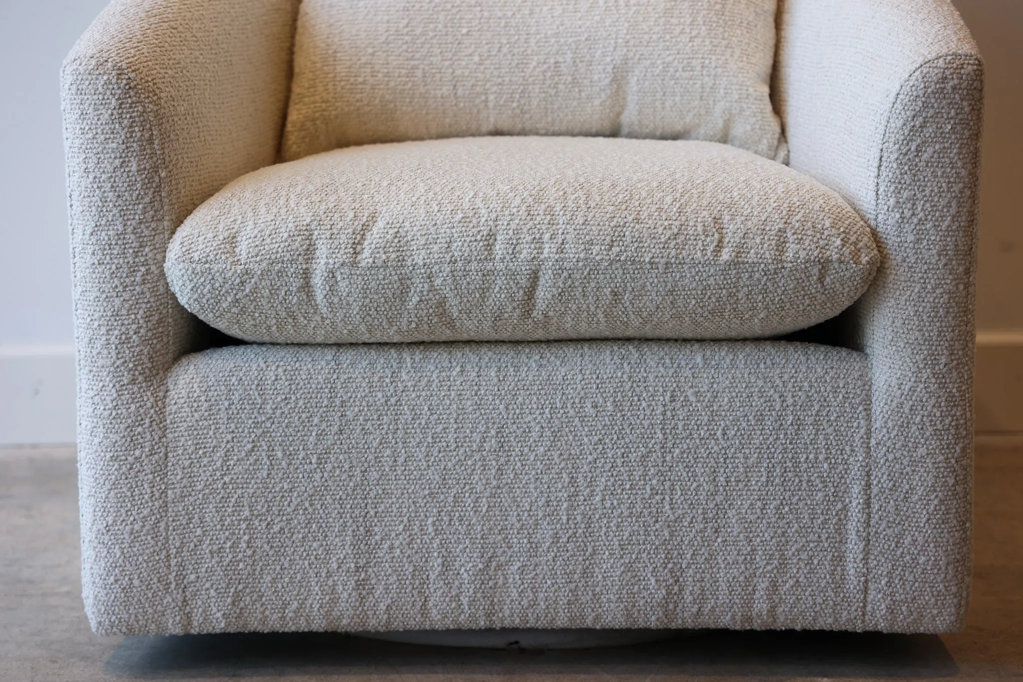 Lola Swivel Chair