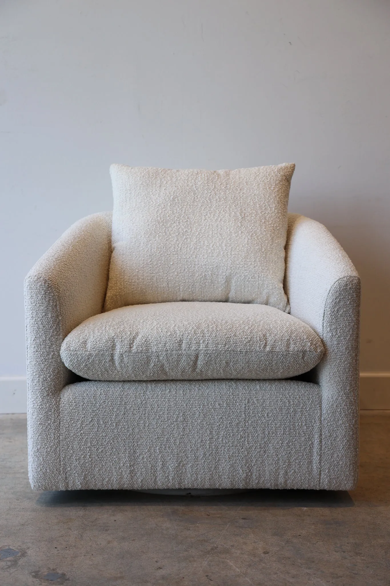 Lola Swivel Chair