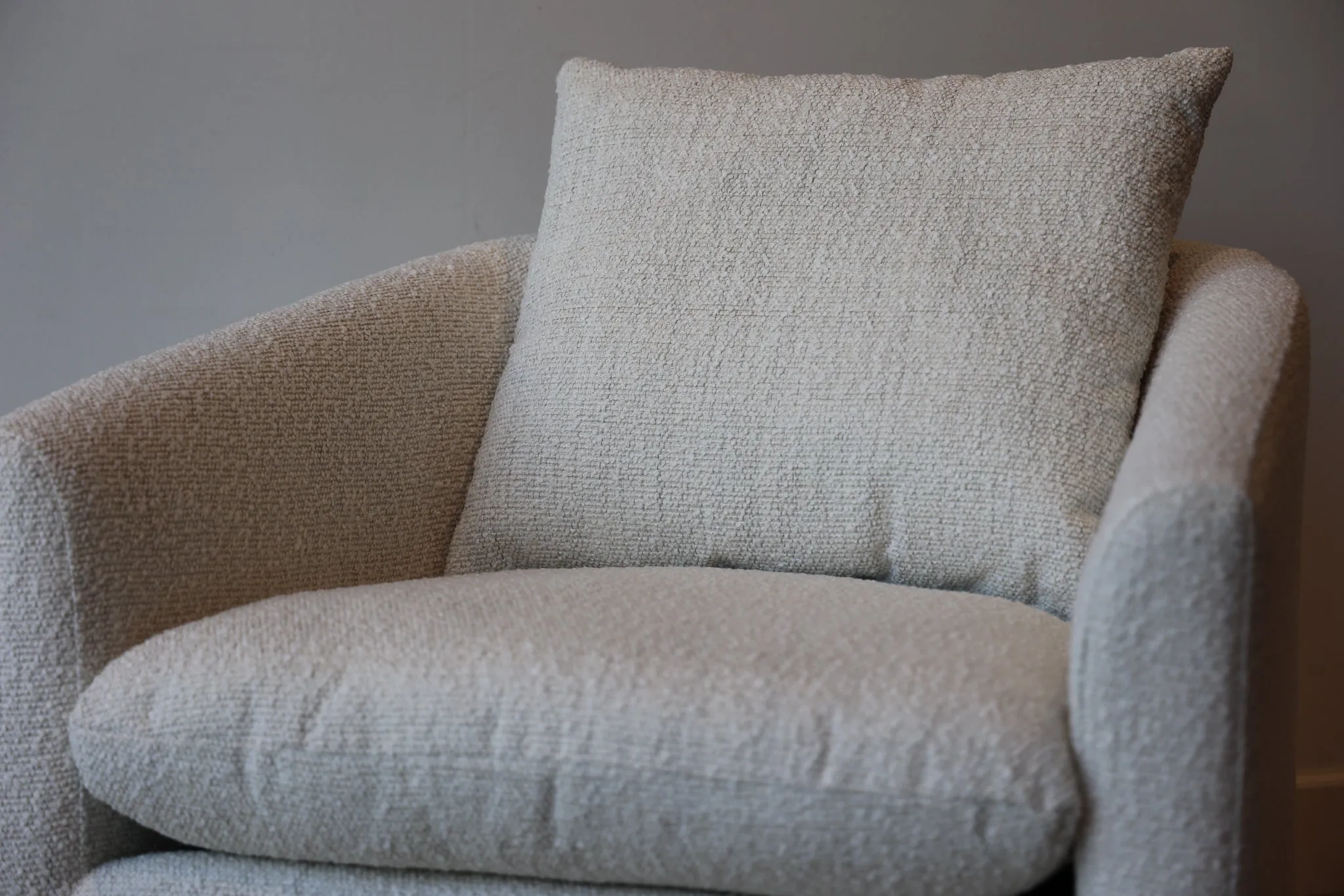 Lola Swivel Chair