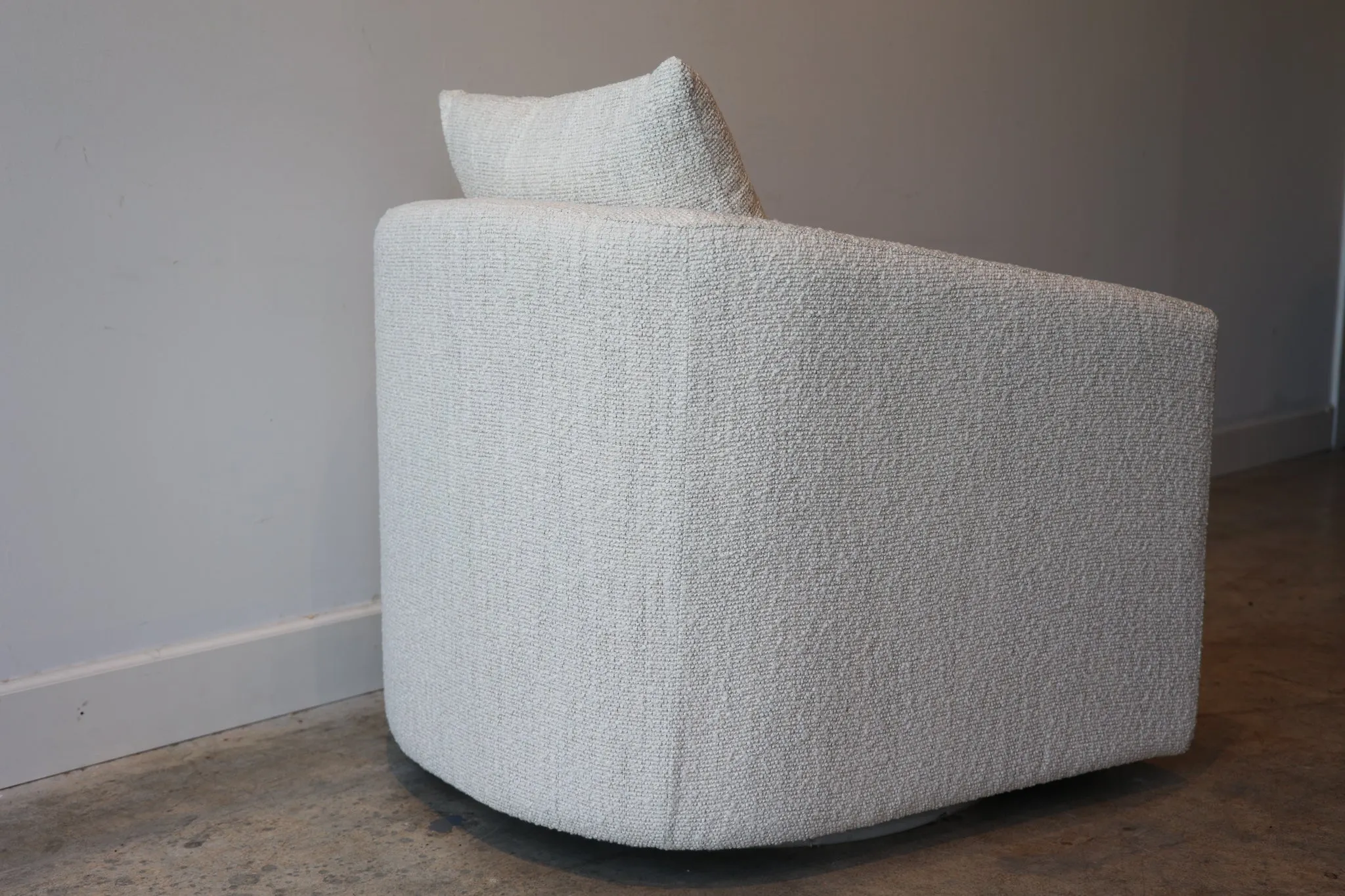 Lola Swivel Chair