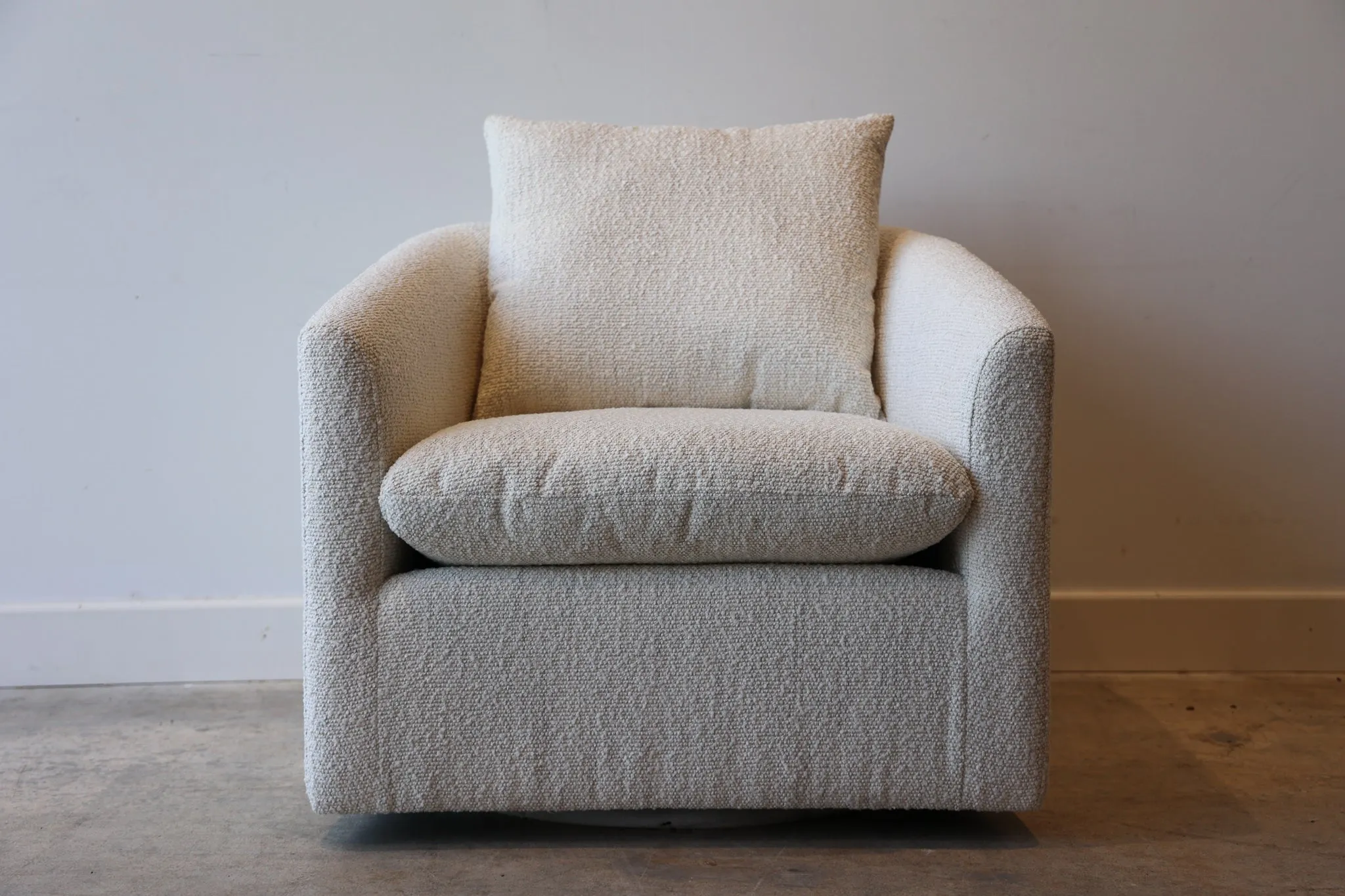 Lola Swivel Chair